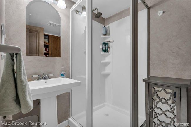 Lower Level Bathroom | Image 24