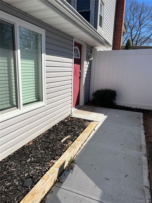 278 Swan Lake Dr, Patchogue, NY, 11772-2740 | Card Image
