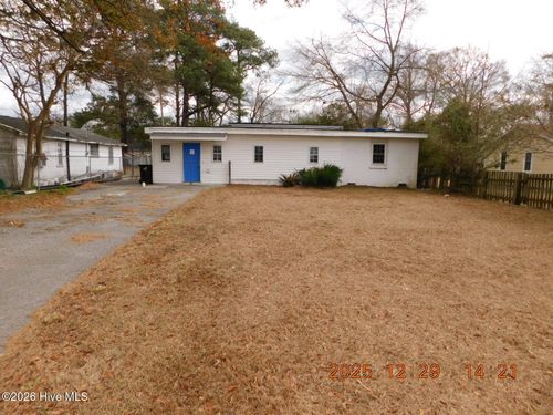 302 Pete Jones Dr, Richlands, NC, 28574-8180 | Card Image
