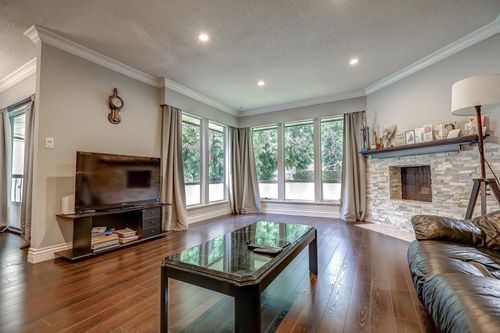 512 Mentmore St, Coquitlam, BC, V3J4P6 | Card Image