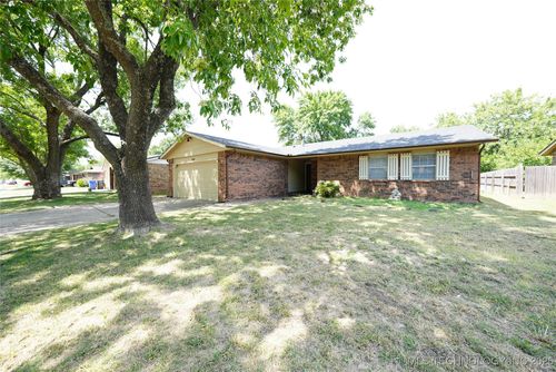 1808 W Gary St, Broken Arrow, OK, 74012-7521 | Card Image