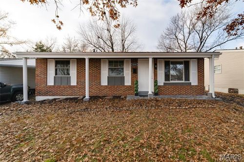 10541 Castle Dr, Saint Louis, MO, 63136-6003 | Card Image