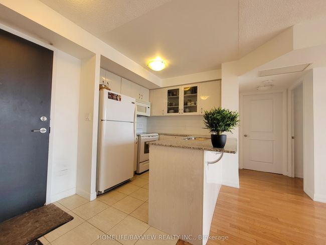 2002 - 5791 Yonge St, Condo with 3 bedrooms, 2 bathrooms and 1 parking in North York ON | Image 5