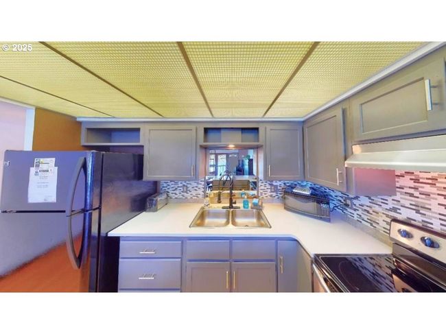Kitchen | Image 17