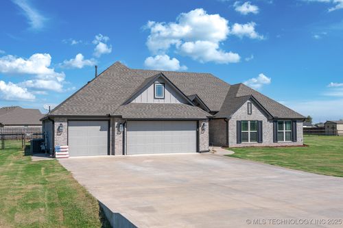 5607 142nd Pl, Collinsville, OK, 74021-3791 | Card Image