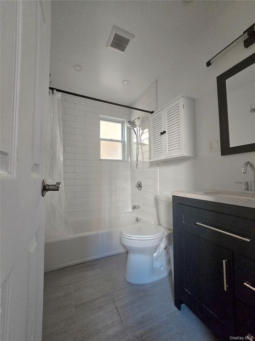 apt-1-31 43rd St, Astoria, NY, 11103-2743 | Card Image