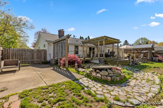 1017 Pearl St, House other with 2 bedrooms, 2 bathrooms and null parking in Belding MI | Image 20