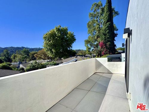 4040 Cartwright Ave, Studio City, CA, 91604-3412 | Card Image