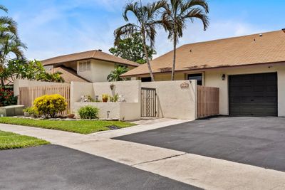 212 Sw 29th Avenue, Townhouse with 2 bedrooms, 2 bathrooms and null parking in Delray Beach FL | Image 1