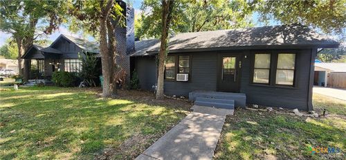 607 E 12th St, Cameron, TX, 76520-2761 | Card Image