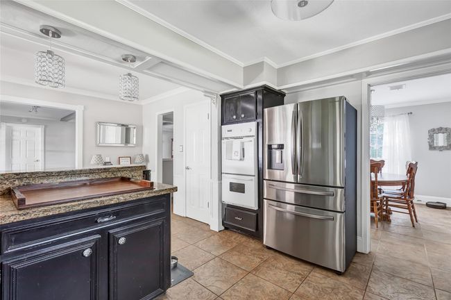 Electric cooktop under the wood on the bar. | Image 26