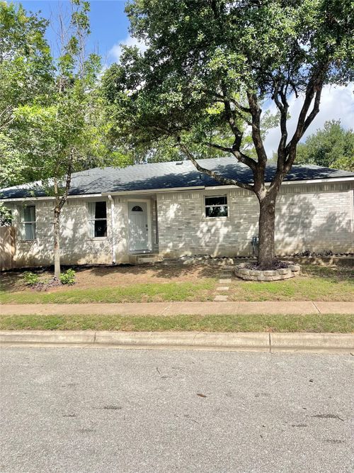 1001 Apple Cross Dr, Pflugerville, TX, 78660-1733 | Card Image
