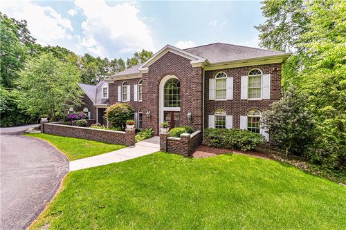 264 Cobblestone Dr, Greensburg, PA, 15601-5821 | Card Image