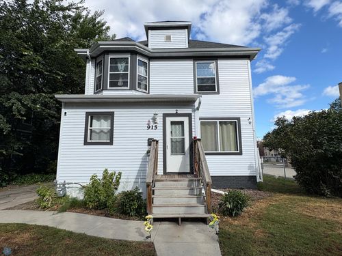 915 Broadway N, Fargo, ND, 58102-3694 | Card Image