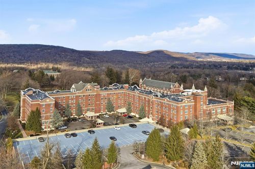 2301 Rio Vista Dr, Mahwah, NJ, 07430-4504 | Card Image