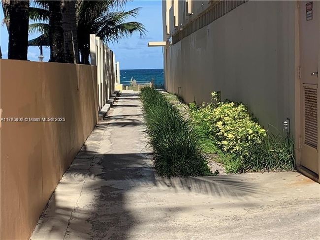 APT-17 - 4228 N Ocean Dr, Condo with 0 bedrooms, 1 bathrooms and null parking in Lauderdale By The Sea FL | Image 42
