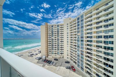 1002 - 3140 S Ocean Dr, Condo with 1 bedrooms, 1 bathrooms and null parking in Hallandale Beach FL | Image 2