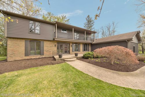 5240 Clarendon Crest St, Bloomfield Hills, MI, 48302-2611 | Card Image