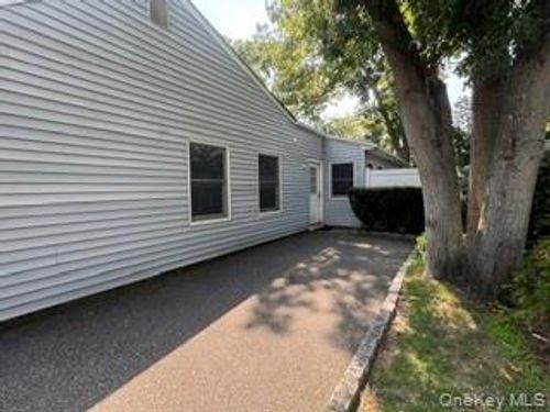 107 Ballad Cir, Holbrook, NY, 11741-3835 | Card Image