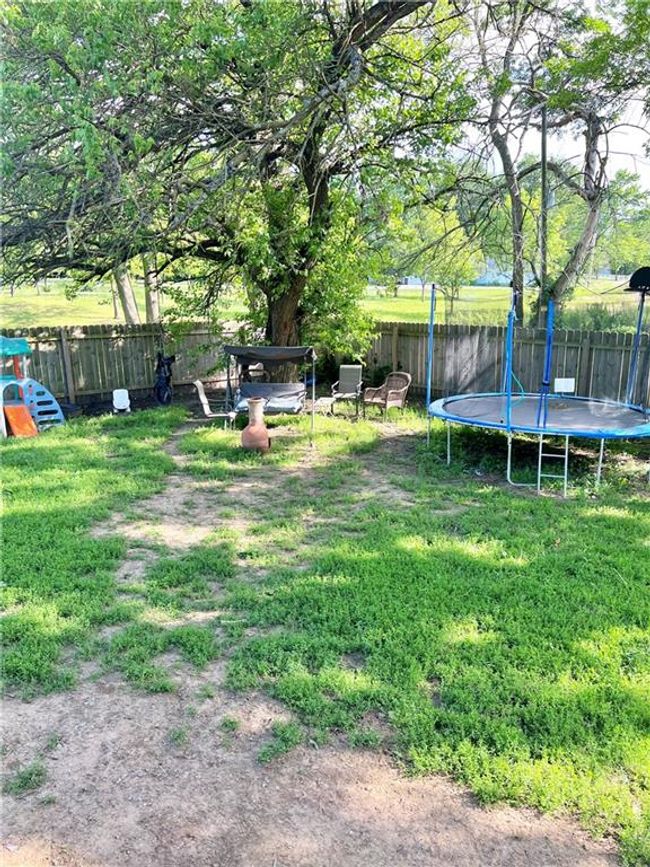 400 S 7 Th St, House other with 3 bedrooms, 1 bathrooms and null parking in Arma KS | Image 21