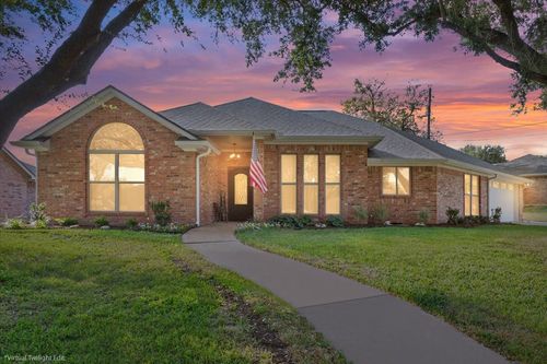 311 Neely Rd, Hewitt, TX, 76643-3745 | Card Image