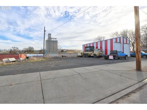 105 Main St, Moro, OR, 97039-3080 | Card Image