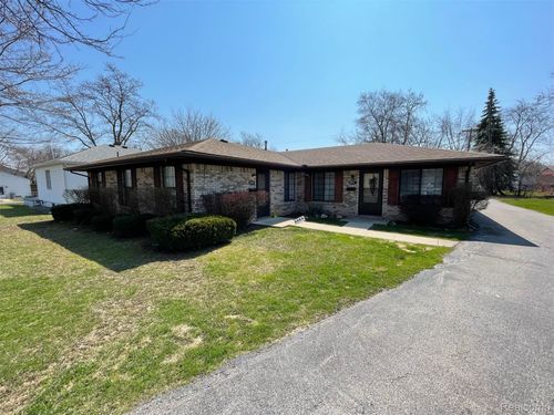 2009 W 14 Mile Rd, Royal Oak, MI, 48073-1413 | Card Image