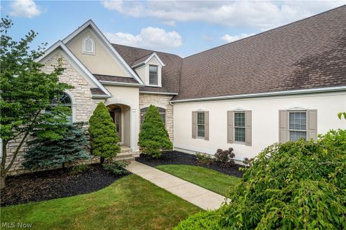 6540 Wooded View Dr, Boston Heights, OH, 44236-1069 | Card Image