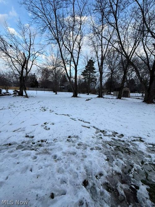 4095 Sleepy Hollow Rd, Brunswick, OH, 44212-4062 | Card Image