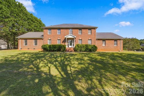 4131 Wandering Ln Ne, Hickory, NC, 28601-8778 | Card Image
