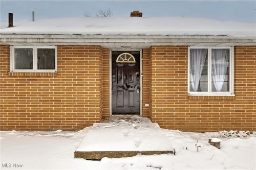 1850 Oriel Rogers Rd, Girard, OH, 44420-1107 | Card Image