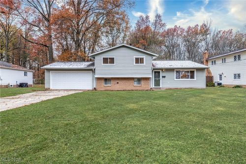 6752 Cypress Dr, North Olmsted, OH, 44070-5121 | Card Image