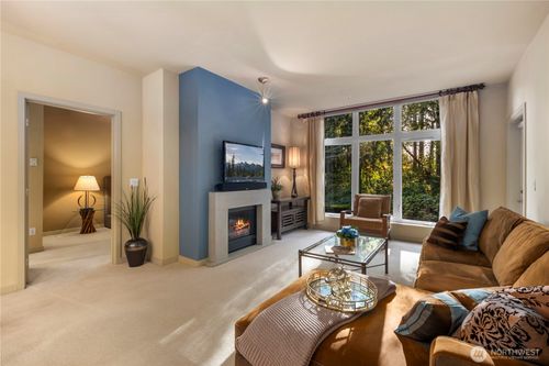 unit-213-150 102nd Ave Se, Bellevue, WA, 98004-6287 | Card Image