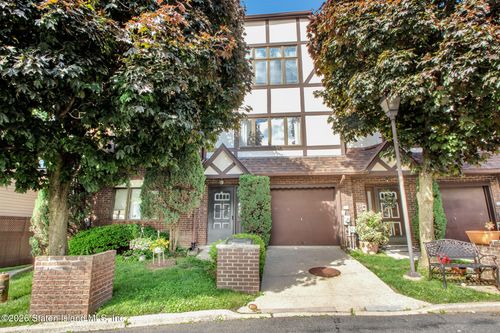 52 Fox Hunt Ct, Staten Island, NY, 10301-3658 | Card Image
