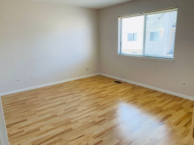 227 Wellington Cir, Townhouse with 2 bedrooms, 2 bathrooms and 1 parking in Gurnee IL | Image 5