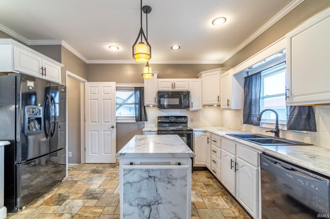 152 W Randolph St, House other with 4 bedrooms, 3 bathrooms and null parking in Nappanee IN | Image 16