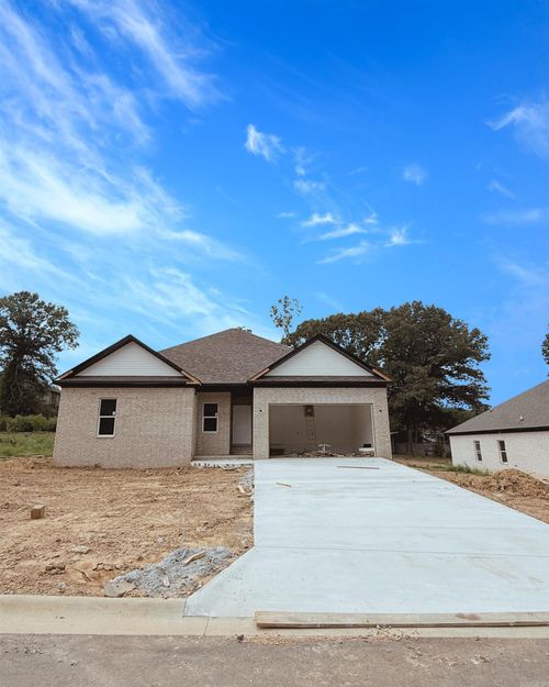 529 Madeleine St, Austin, AR, 72007-9701 | Card Image