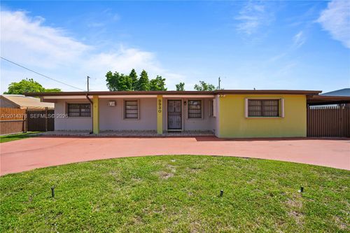 9930 Sw 40th Ter, Miami, FL, 33165-5025 | Card Image