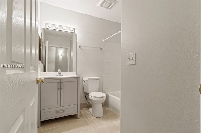 APT-1004 - 897 Fording Island Rd, Condo with 2 bedrooms, 2 bathrooms and null parking in Bluffton SC | Image 19