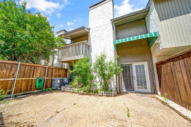 9818 Amberton Pkwy, Townhouse with 3 bedrooms, 3 bathrooms and null parking in Dallas TX | Image 29