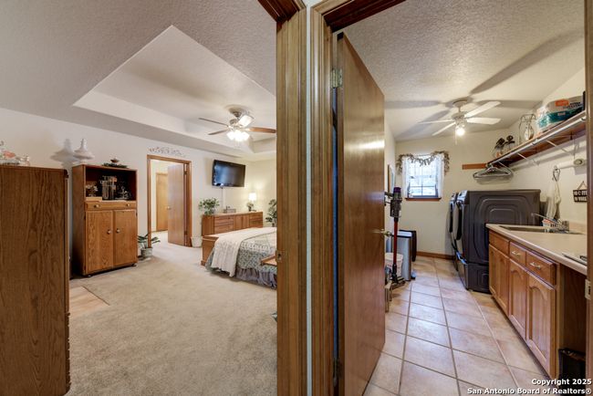 172 Home Pl, House other with 3 bedrooms, 2 bathrooms and null parking in Adkins TX | Image 12