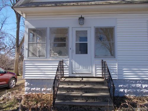 3739 Main St, Akron, MI, 48701-9701 | Card Image