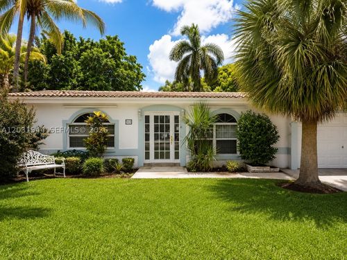 800 Ne 2nd Ct, Hallandale Beach, FL, 33009-3507 | Card Image