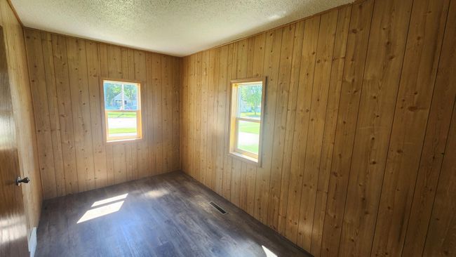 Main floor - bedroom | Image 10