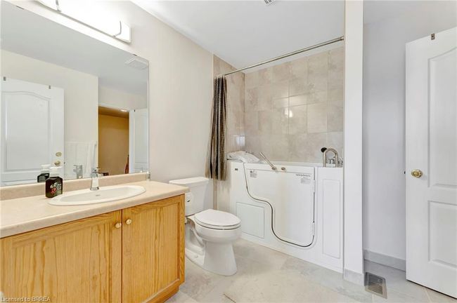88 Foxborough Dr, Townhouse with 3 bedrooms, 2 bathrooms and 3 parking in Ancaster ON | Image 17