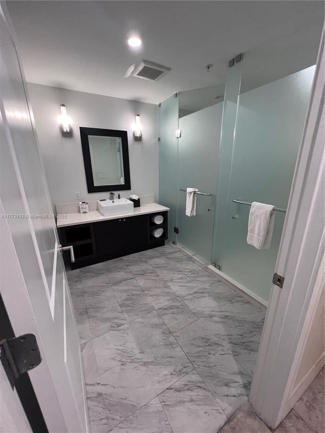 916 - 5300 Nw 87 Th Ave, Condo with 1 bedrooms, 2 bathrooms and null parking in Doral FL | Image 8