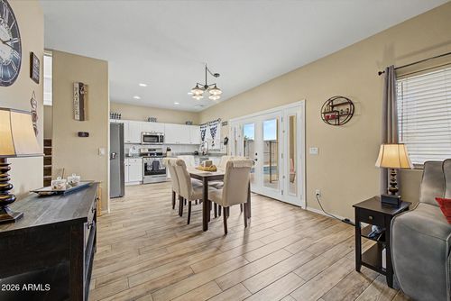 3675 S Joshua Tree Ln, Gilbert, AZ, 85297-7939 | Card Image