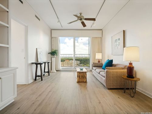 2207-1 Towers Park Ln, San Antonio, TX, 78209-6440 | Card Image