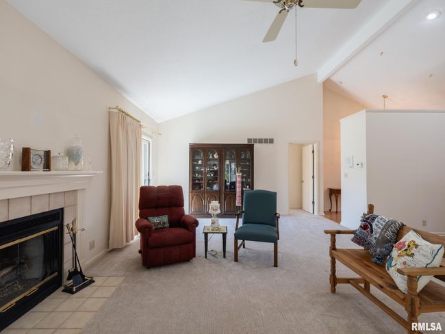 7619 N Melissa Ln, Condo with 3 bedrooms, 3 bathrooms and null parking in Peoria IL | Image 4