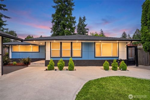 19912 Dayton Ave N, Shoreline, WA, 98133-3419 | Card Image